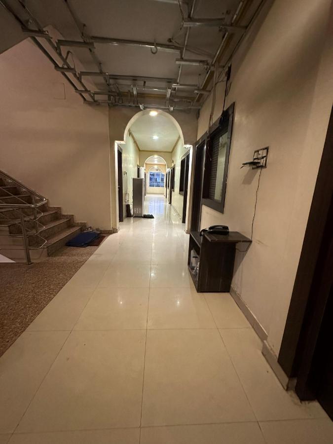 Hotel Deva Inn Váránaszi Kültér fotó