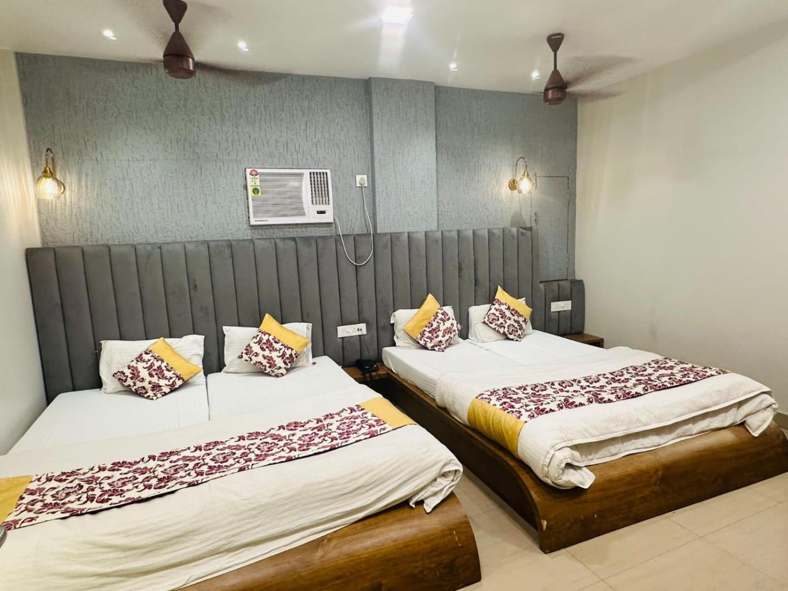 Hotel Deva Inn Váránaszi Kültér fotó
