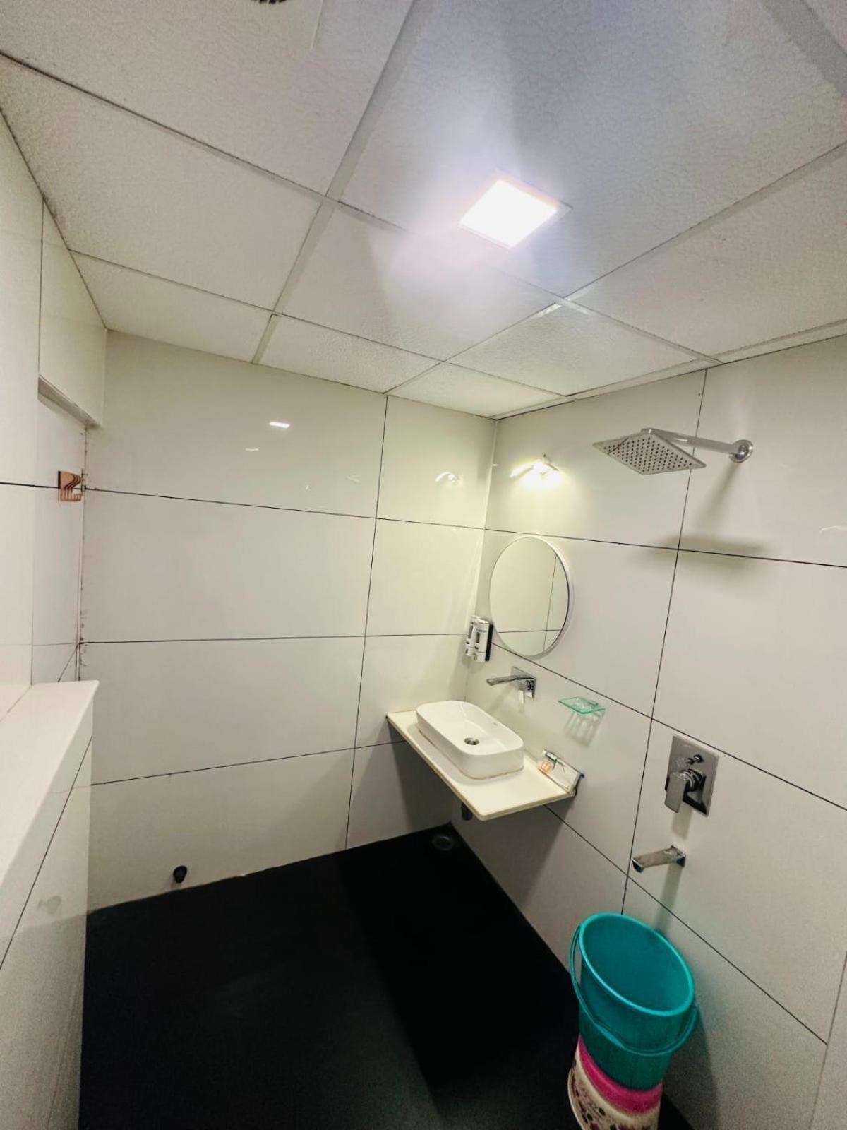 Hotel Deva Inn Váránaszi Kültér fotó