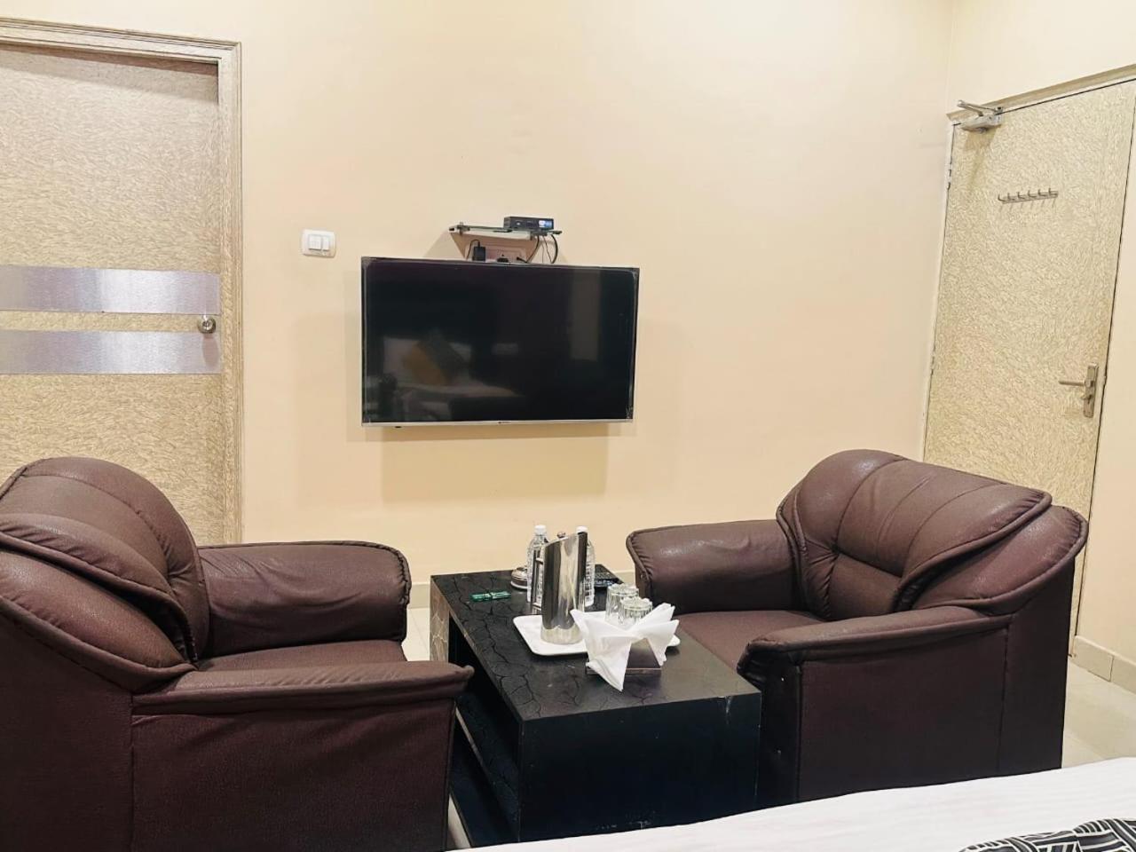 Hotel Deva Inn Váránaszi Kültér fotó