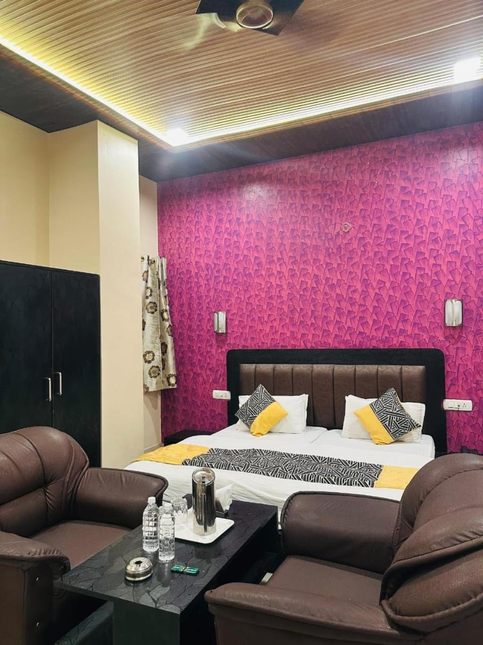 Hotel Deva Inn Váránaszi Kültér fotó