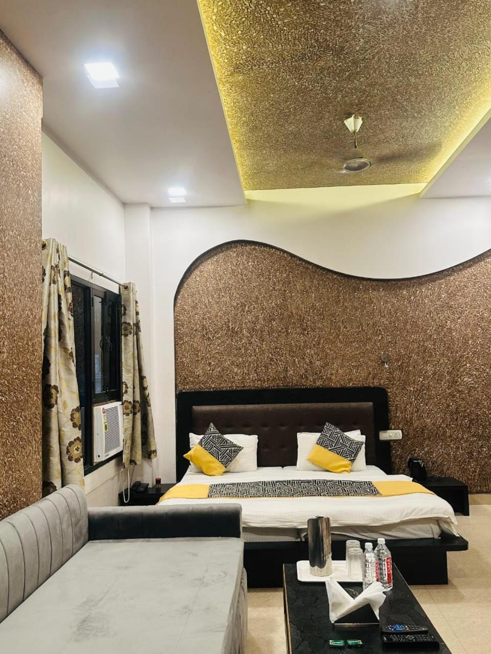 Hotel Deva Inn Váránaszi Kültér fotó