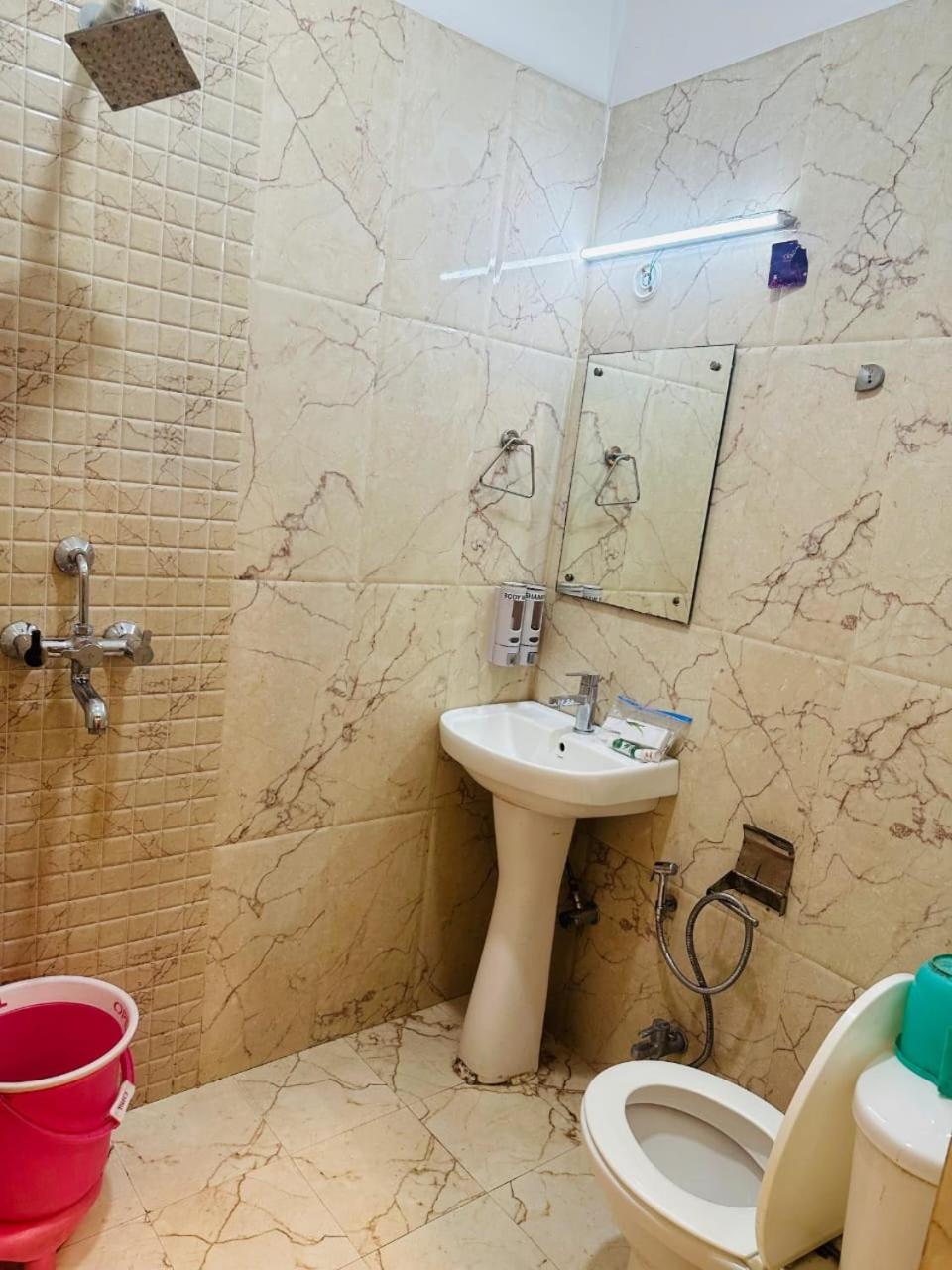 Hotel Deva Inn Váránaszi Kültér fotó