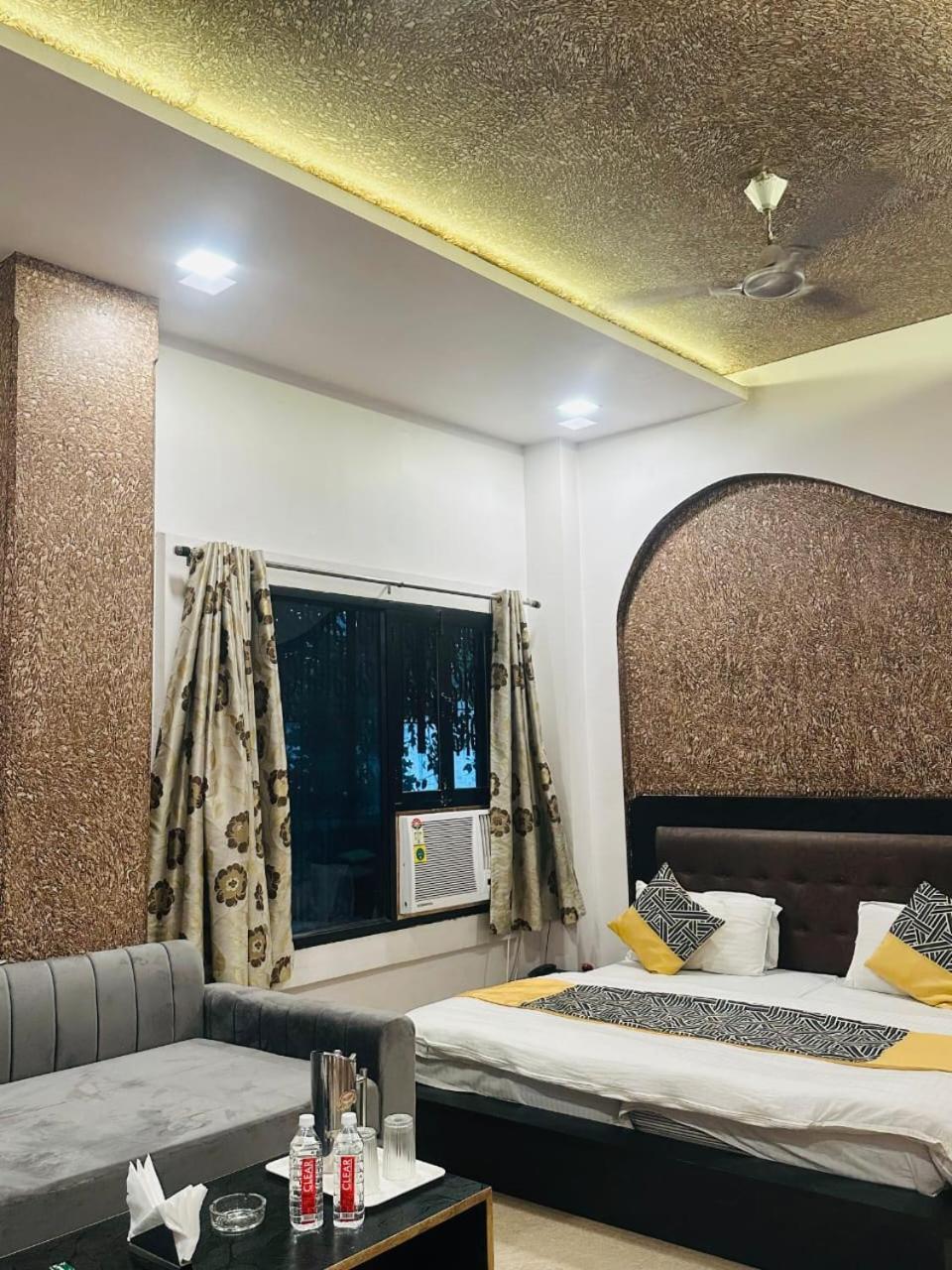 Hotel Deva Inn Váránaszi Kültér fotó