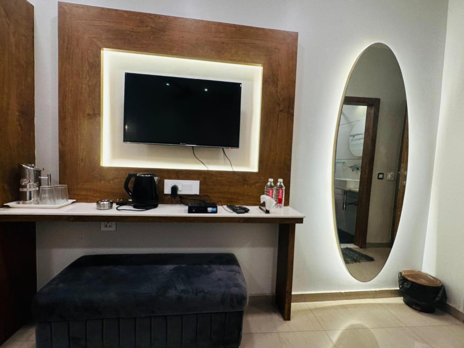 Hotel Deva Inn Váránaszi Kültér fotó