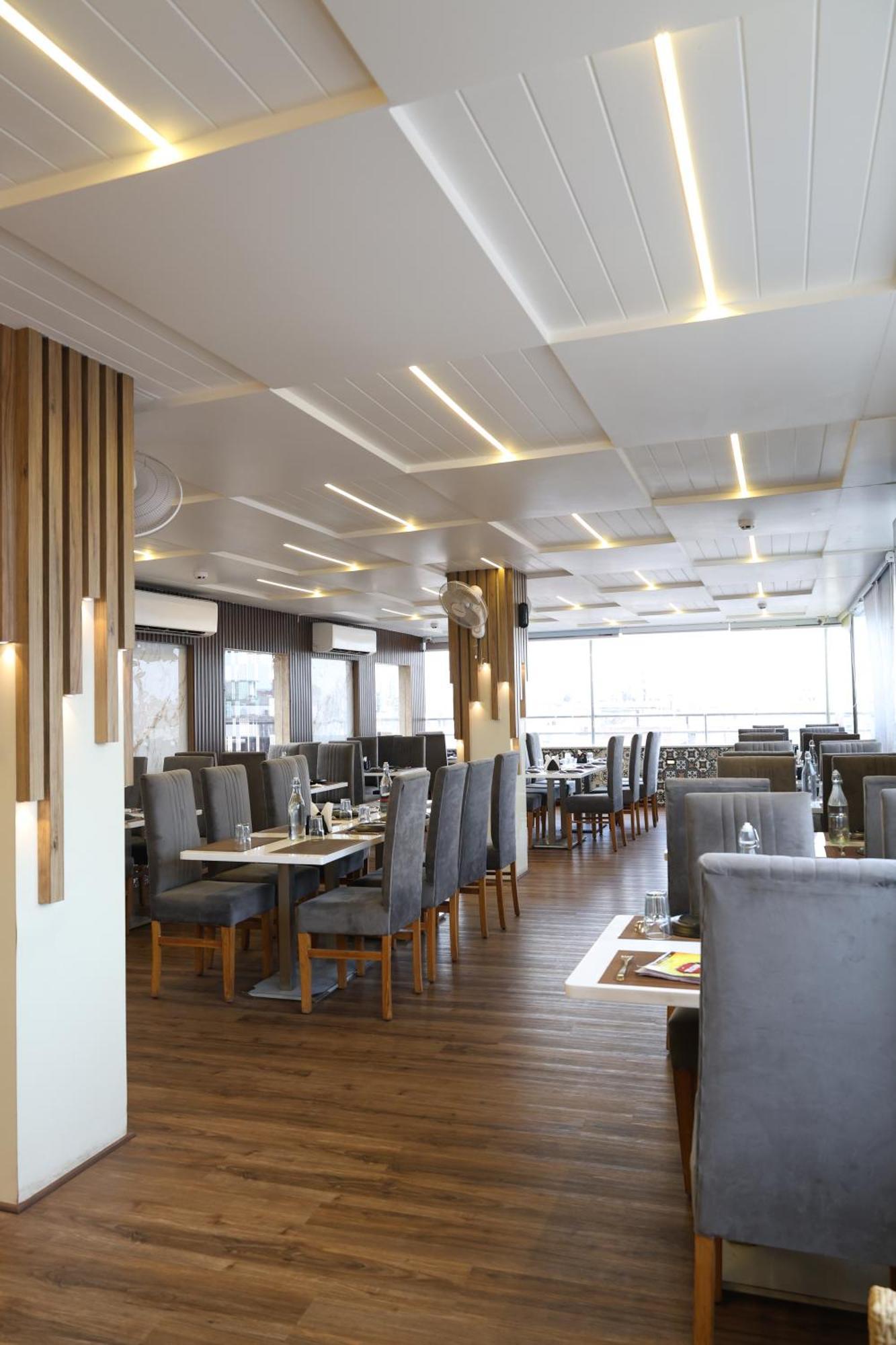Hotel Deva Inn Váránaszi Kültér fotó