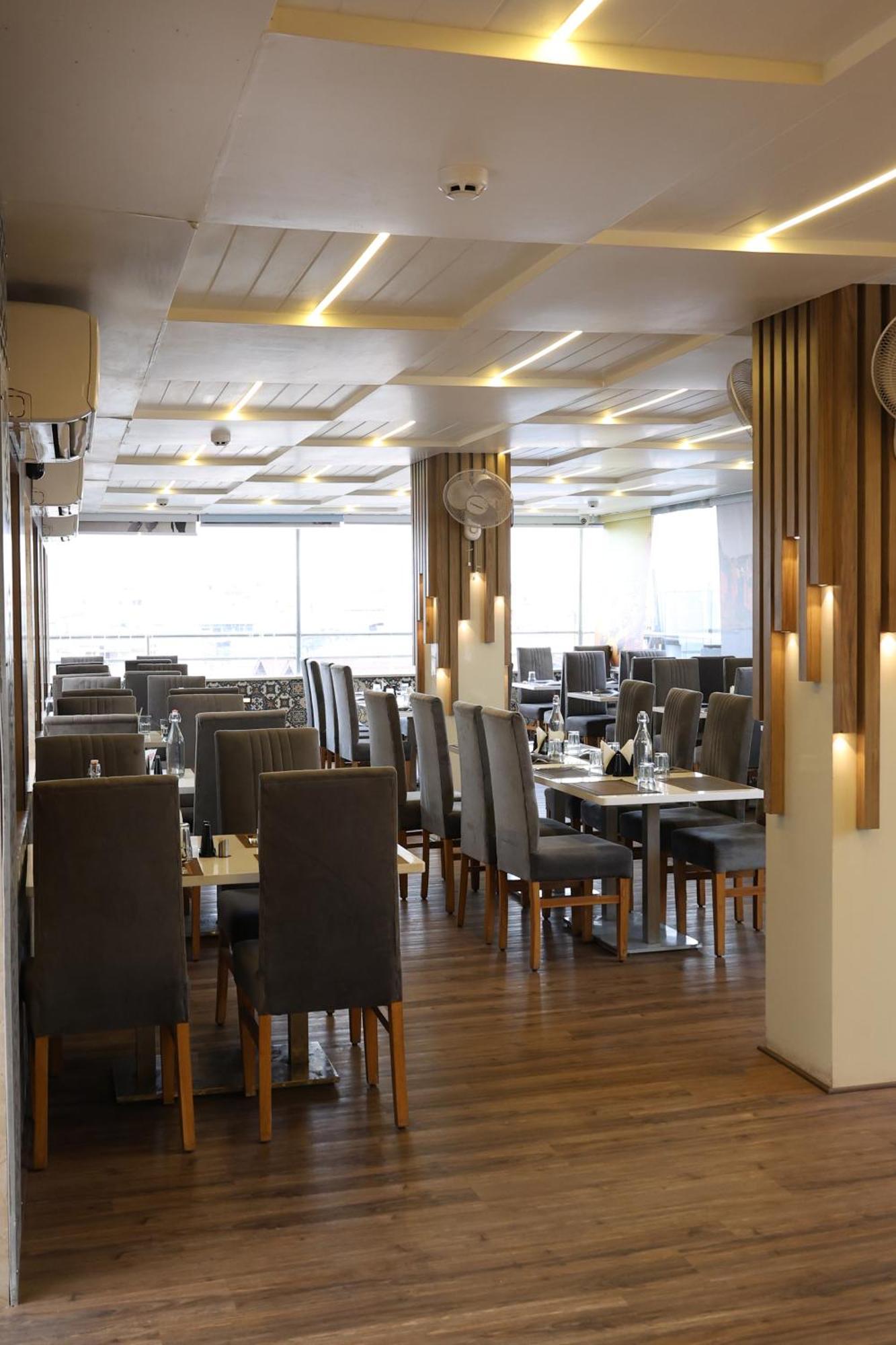 Hotel Deva Inn Váránaszi Kültér fotó