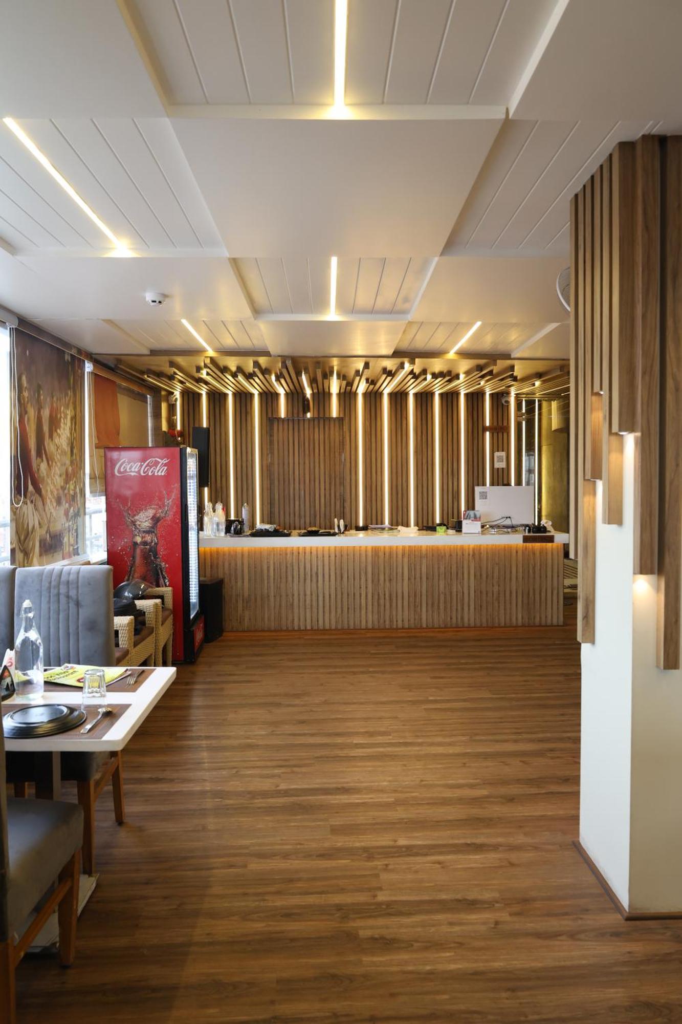 Hotel Deva Inn Váránaszi Kültér fotó