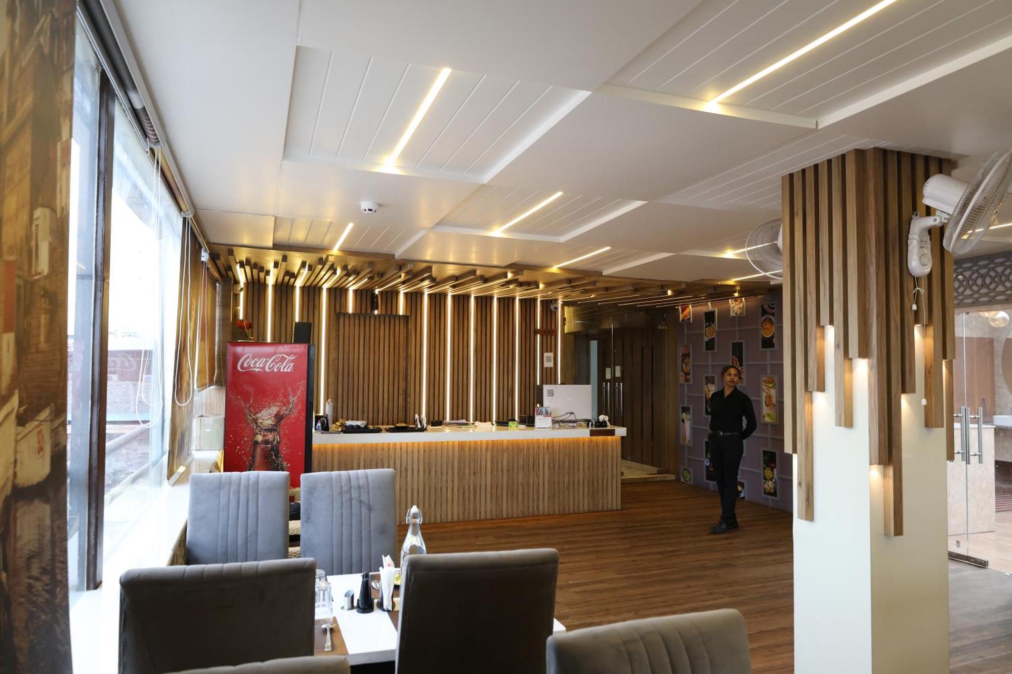 Hotel Deva Inn Váránaszi Kültér fotó
