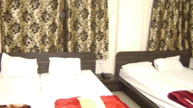 Hotel Deva Inn Váránaszi Kültér fotó