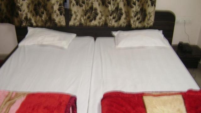 Hotel Deva Inn Váránaszi Kültér fotó